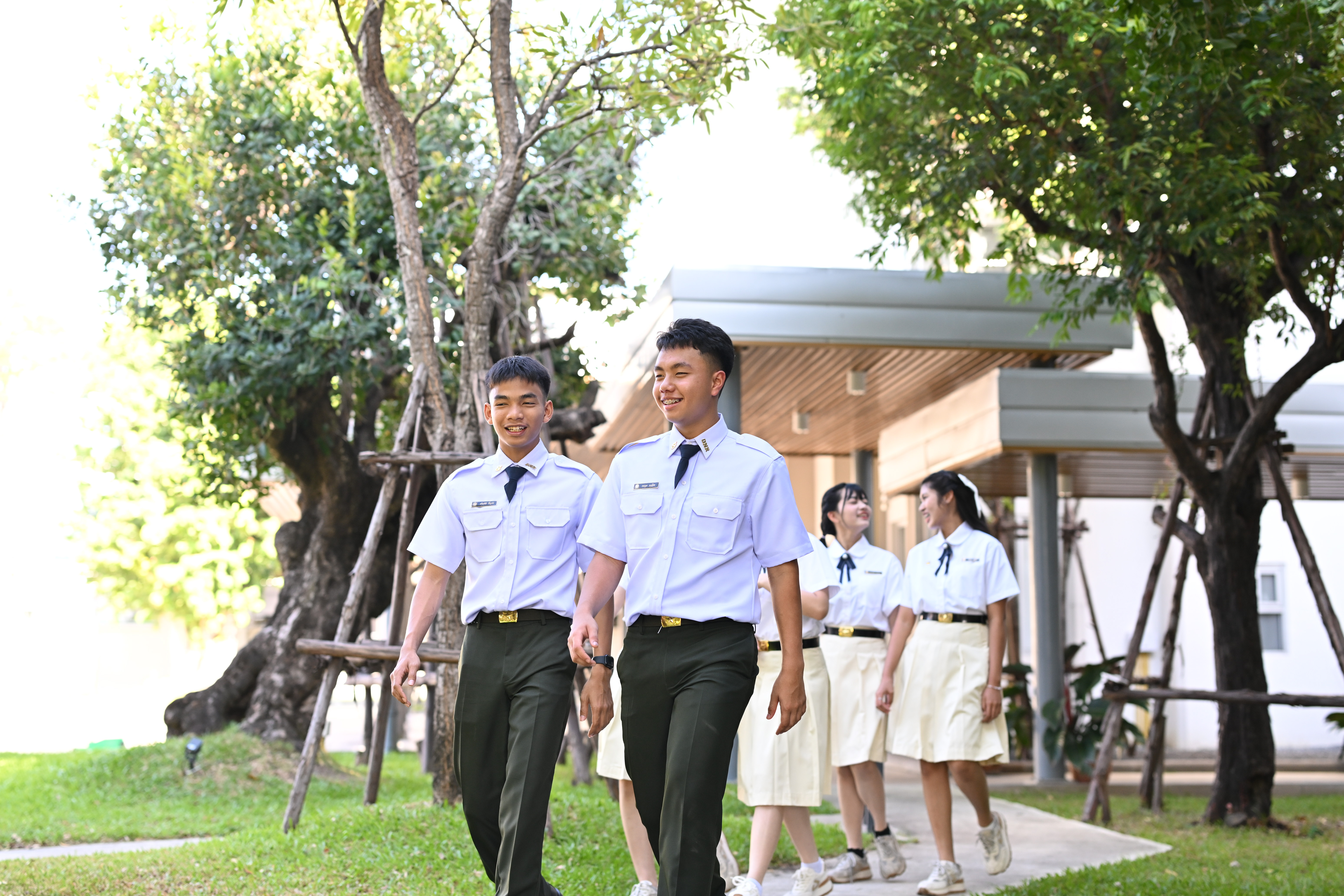 โรงเรียนประจำมัธยม โรงเรียนดาวนายร้อย